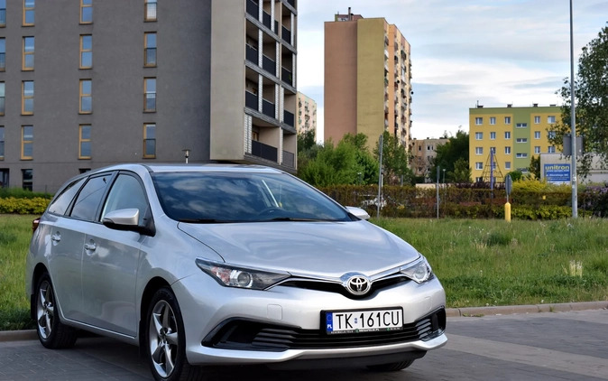 Toyota Auris cena 57900 przebieg: 121111, rok produkcji 2018 z Kielce małe 704